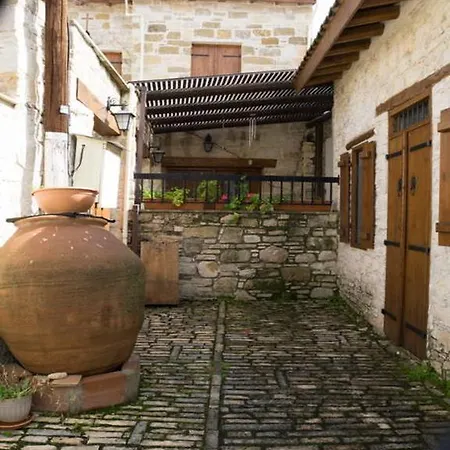 Дом отдыха Angeli's Traditional Village House *
